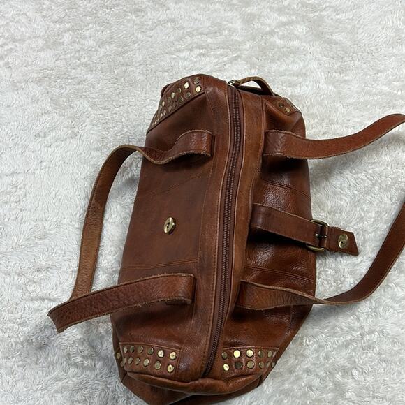 Overland Leather shoulder bag Large Doctor bag in caramel with gold studs - Picture 11 of 15